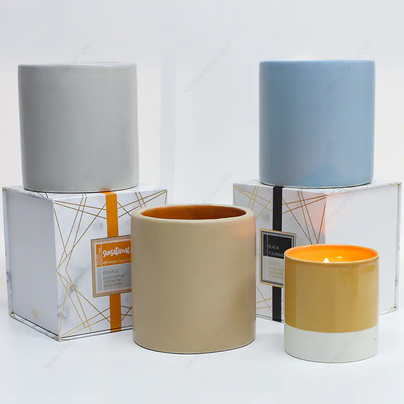 Бесплатный образец для гладкой поверхности круглой матовой керамической банки для свечей цвета спрея с коробкой