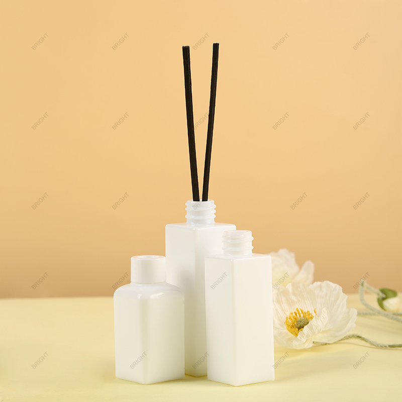 Factory Made Round Square White Glass Reed Diffuser Bottle with Cap and Fiber Sticks