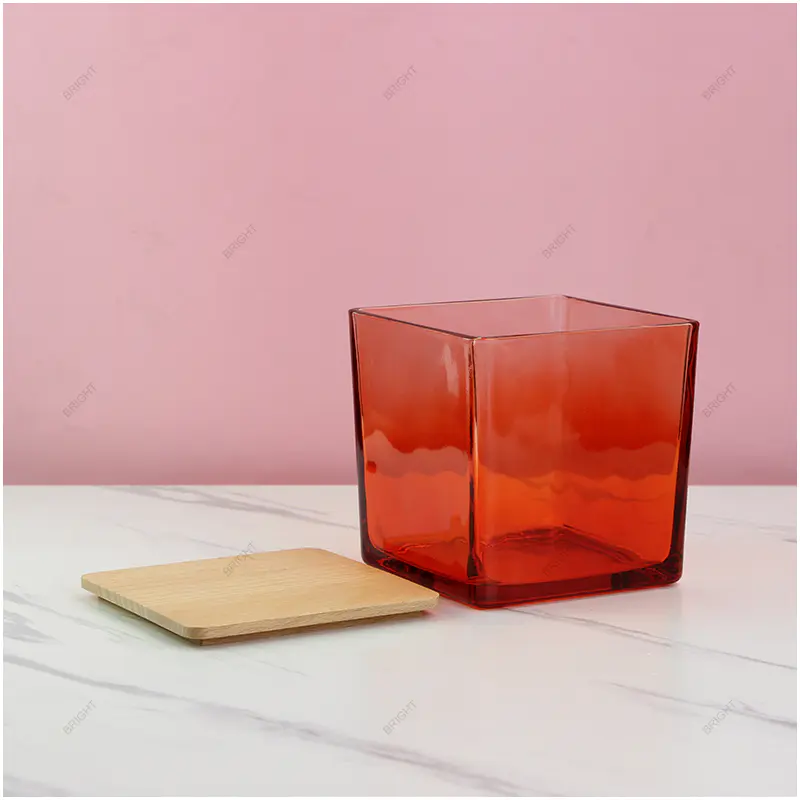卸売琥珀色の赤い正方形のガラスキャンドルジャー、蓋と無料のデザインボックス付き