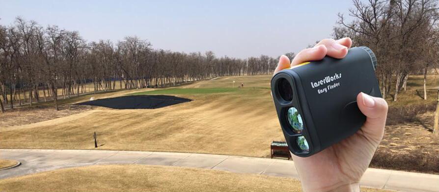 The role of range finder golf scope on a golf course
