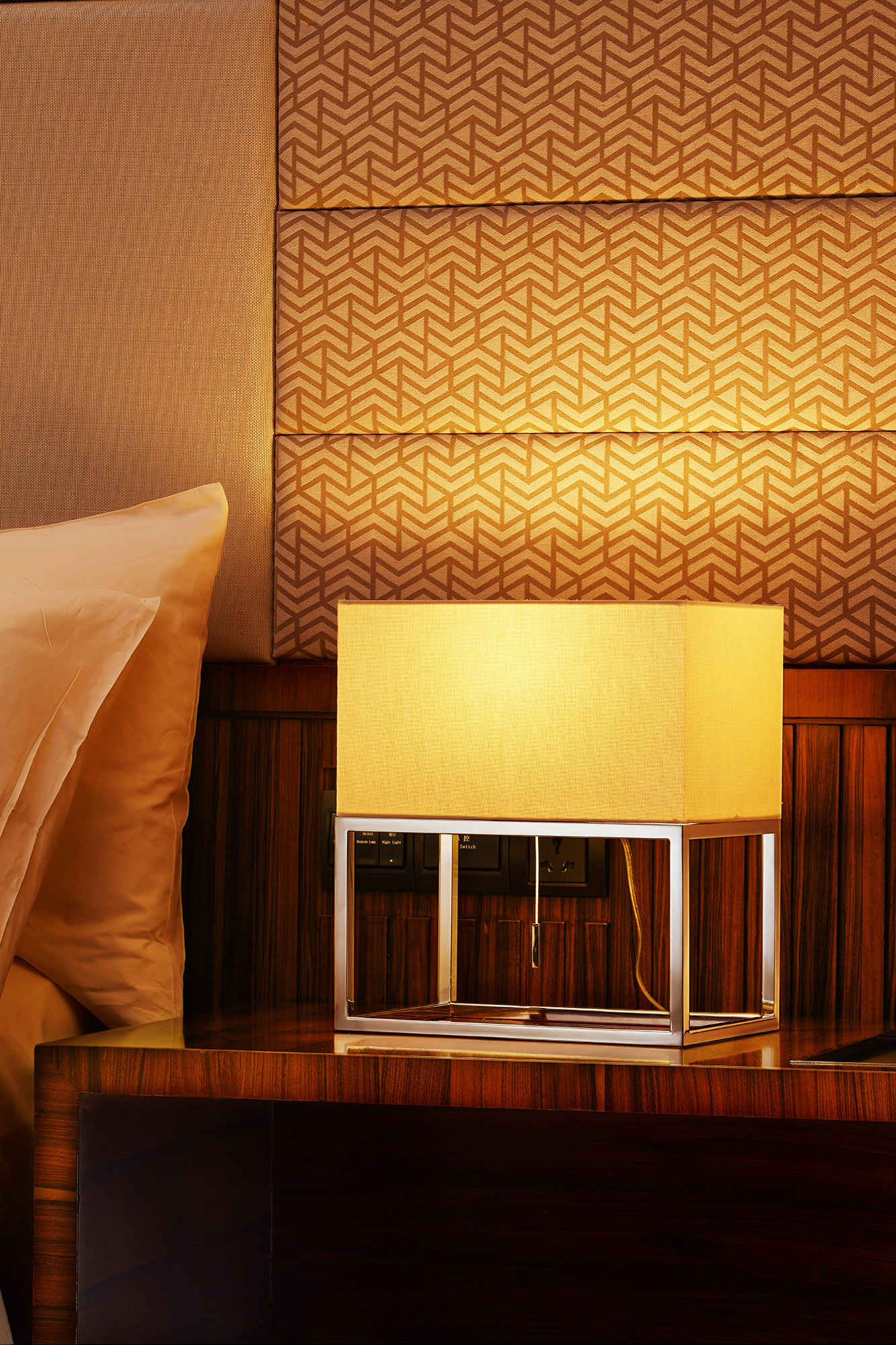 Space 4710 | Table Lamp