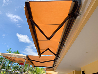 retractable side awning