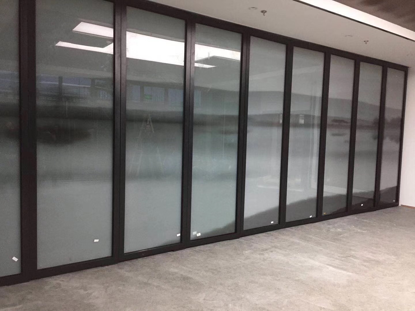 GLS-G65 Folding office glass partition