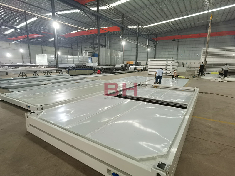About the characteristics of sandwich panels