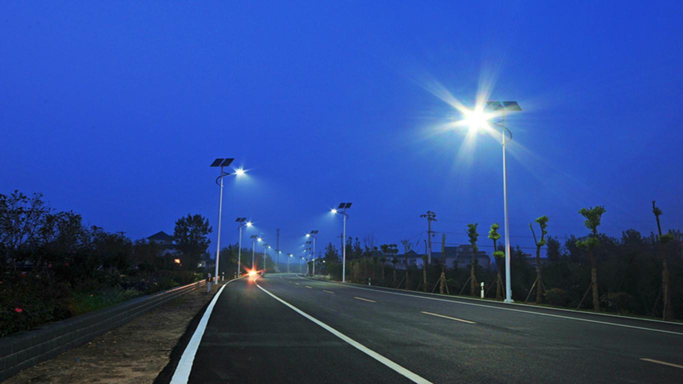 Solar street light for highway