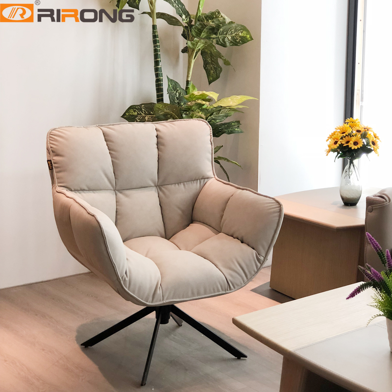 What are the main types of the office chair according to the materials? 