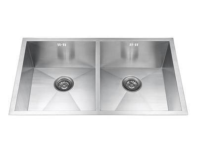 Does the Material of the Modern Kitchen Sink Matter?