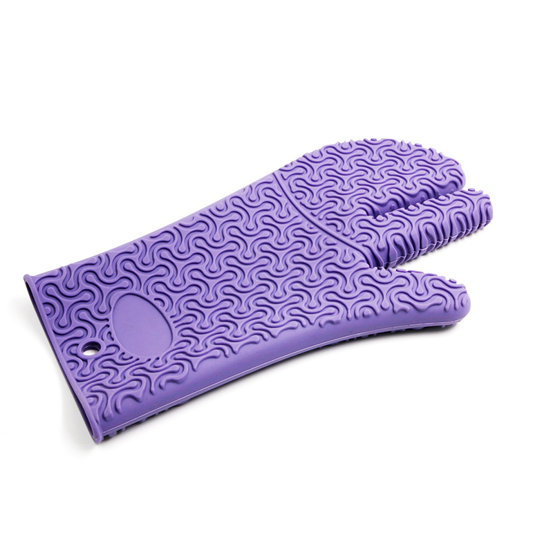 シリコン手袋で熱や化学物質から手を保護