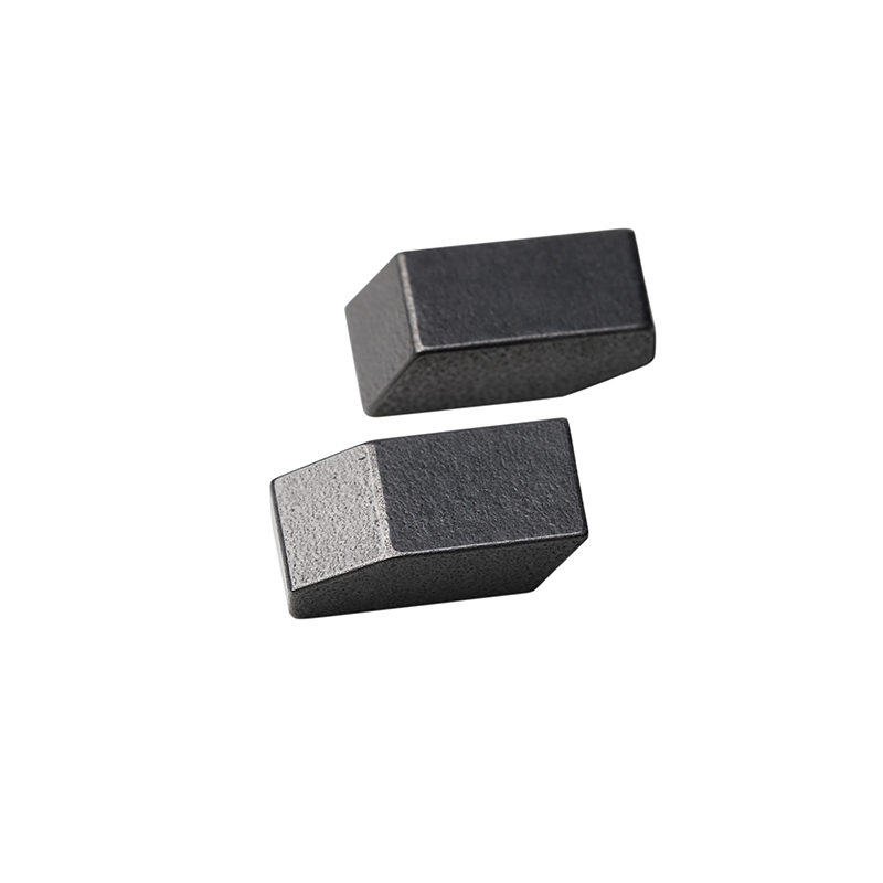 Carbide saw tips with clearance angles