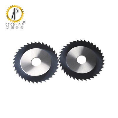 Solid carbide saw blade with teeth