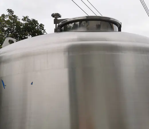 Serbatoio di stoccaggio dell'acqua in acciaio inossidabile personalizzato industriale da 10000 galloni Recipiente a pressione