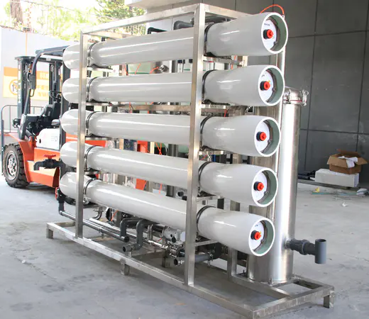 10T RO -järjestelmän suolanpoisto vedenkäsittelytehdas toimittaa juomaveden puhdistuskone käänteisosmoosilaitteita