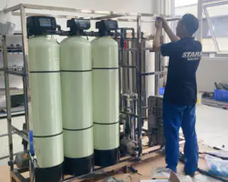 OEM / ODM-tehtaan juomavesi Käänteisosmoosijärjestelmä veden suolanpoisto FRP-säiliön turvapatruunan suodatin vedenkäsittelykone