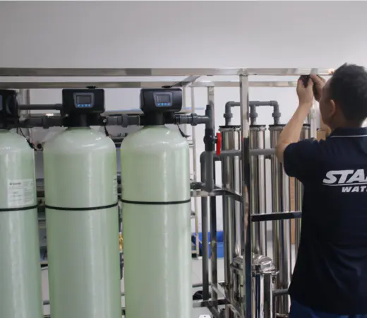 OEM / ODM Usine Eau potable Osmose inverse Système de dessalement de l’eau purification FRP réservoir de sécurité cartouche filtre machinerie de traitement de l’eau