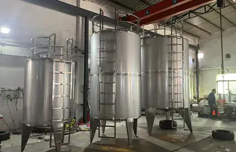 Innovative Präzision: Der kundenspezifische 10-Tonnen-Sterilwassertank aus Edelstahl