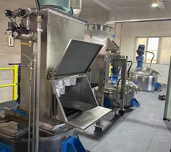 Case of dust free feeding and inline dispersing system