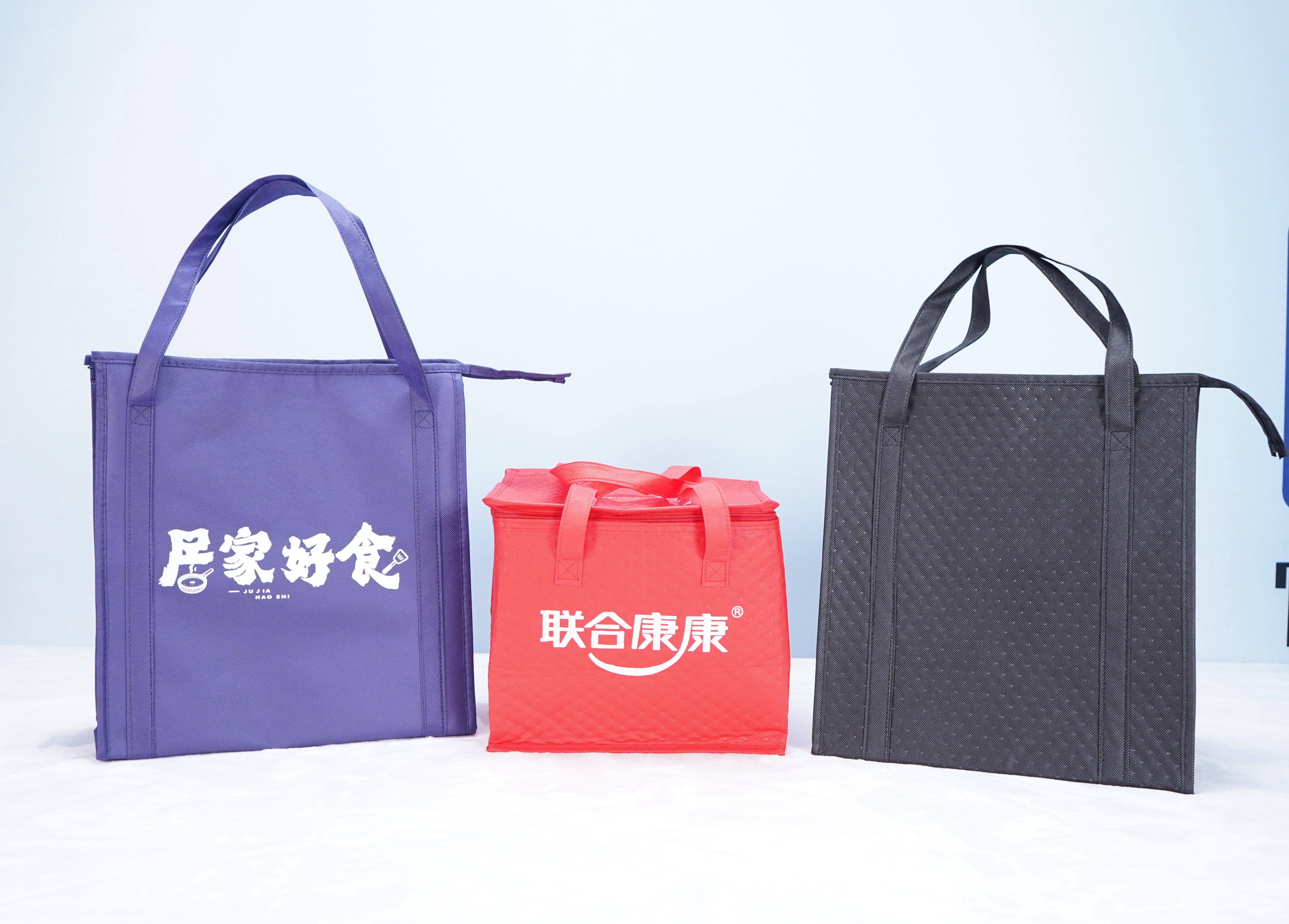 //v4-upload.goalsites.com/760/image_1652691026_Silk-printing-Heat-transfer-printing-Hand-Sewing-PP-non-woven-fabric-with-hot-stamping-2mm-foam-alumium-cooler-bag-thermal-bag-1-2-(1).JPG