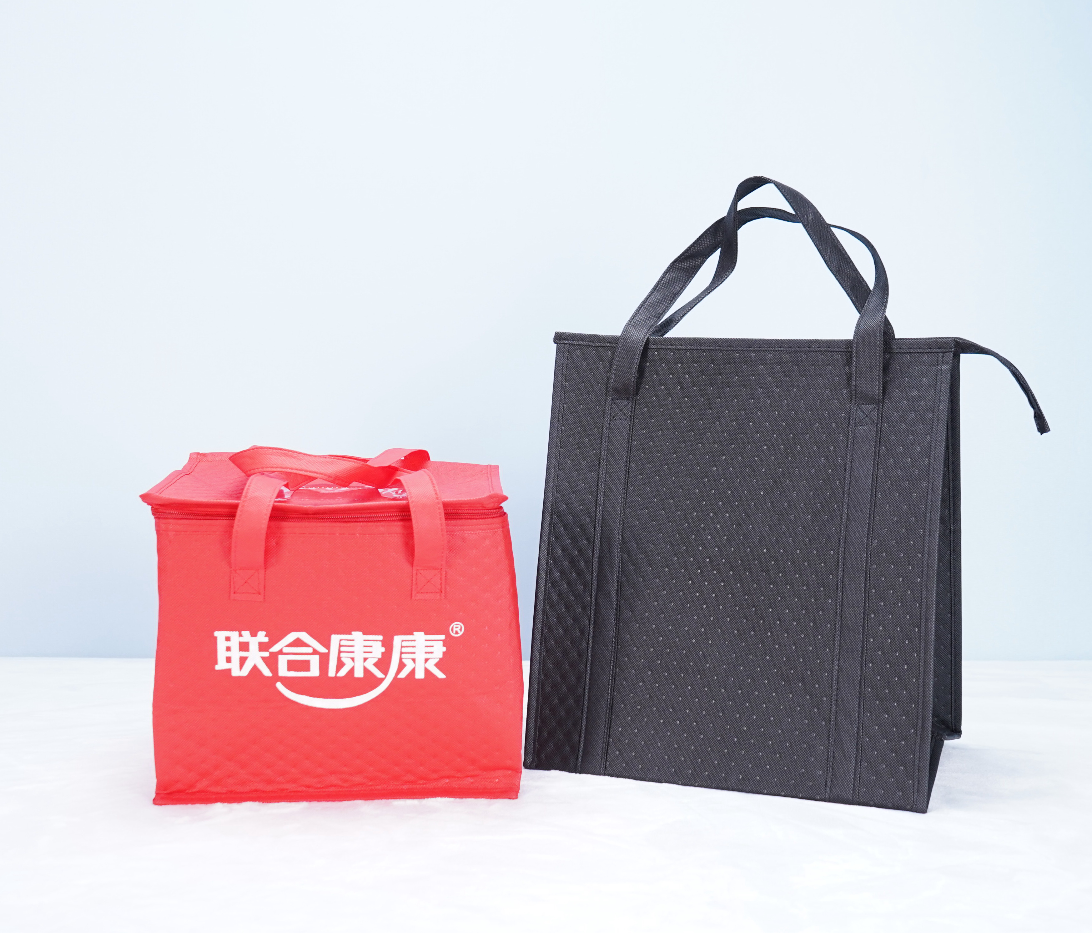 //v4-upload.goalsites.com/760/image_1652692011_Silk-printing-Heat-transfer-printing-Hand-Sewing-PP-non-woven-fabric-with-hot-stamping-2mm-foam-alumium-cooler-bag-thermal-bag-1-2-(3).JPG