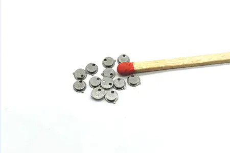 ¿Las piezas de perforación de hardware en miniatura simples son fáciles de hacer?