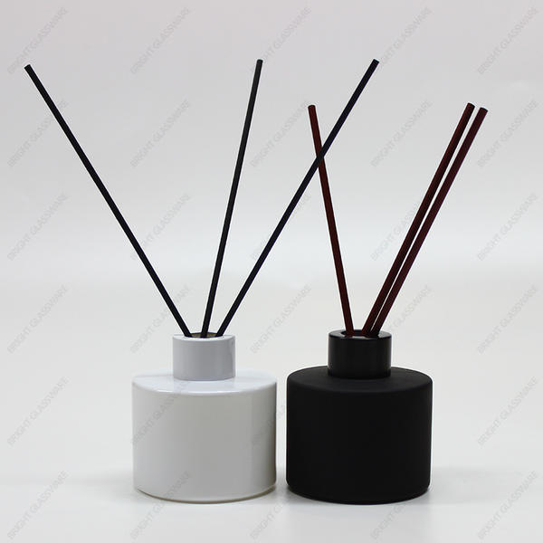 Hot Sale Luxury Black White Red Glass Diffuser Bottle With Stopper,Custom Box