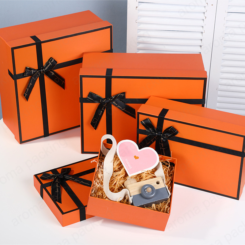 ギフト包装、ホリデーギフト、クリスマスプレゼントのための豪華なカスタムリボンオレンジホワイトブラックペーパーボックス