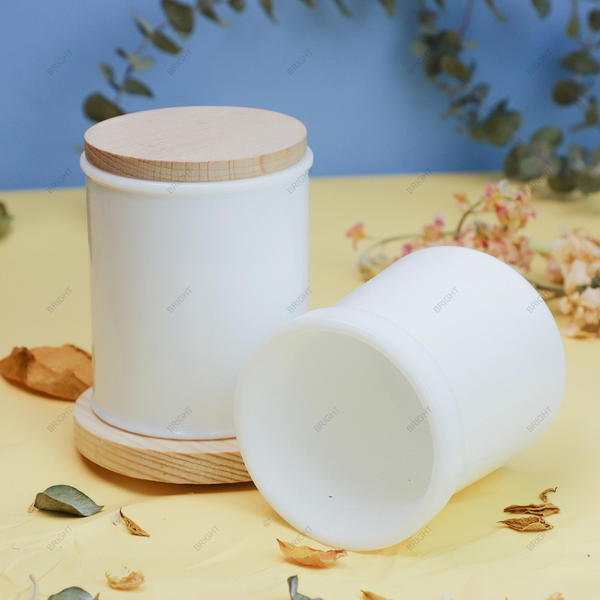 2023 New Style Top Quality White Glass Candle Jar with Wood Bamboo Lid