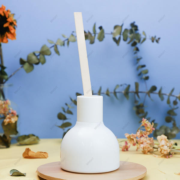 Factory Wholesale Custom Shape White Glass Reed Diffuser Bottle with Fiber Stick
