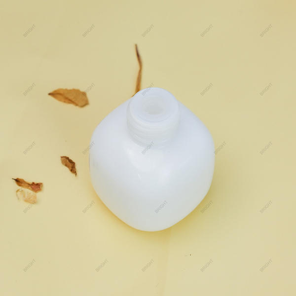 Factory Made Custom Shape White Reed Diffuser Bottle with Fiber Stick