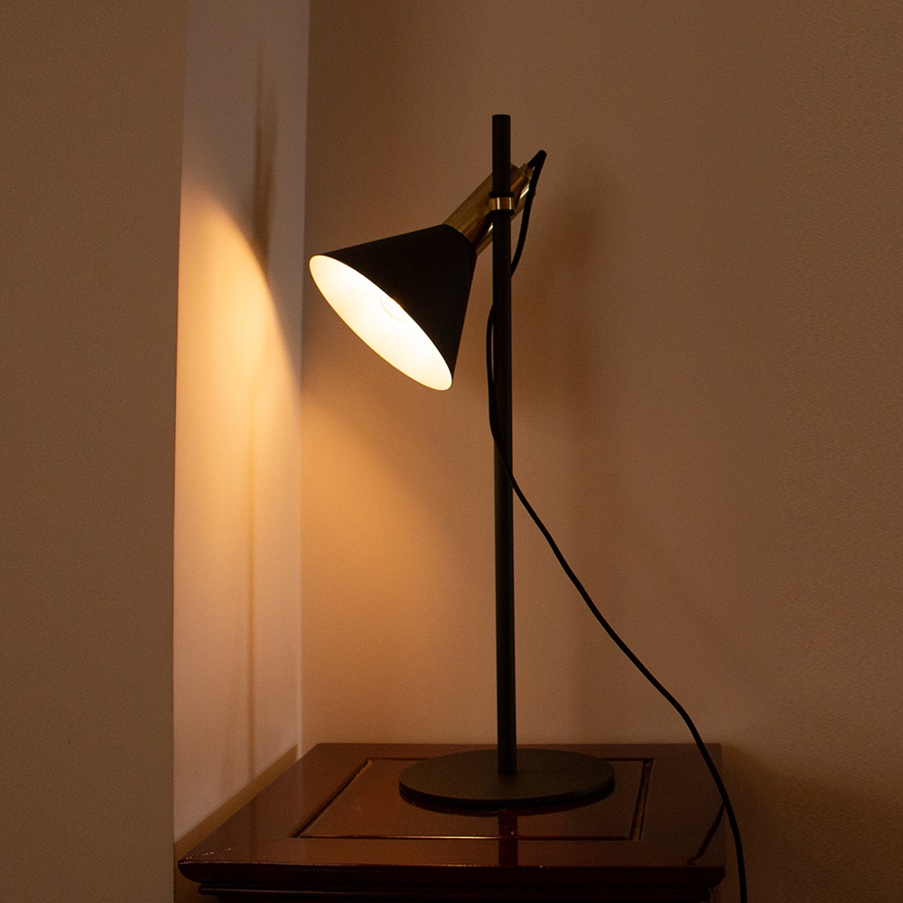 TL-17032 Basic Metal Table Lamp