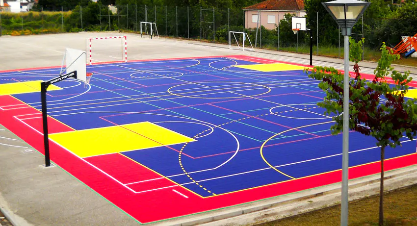 طلاء أرضية ملعب كرة السلة هو عامل يغير قواعد اللعبة