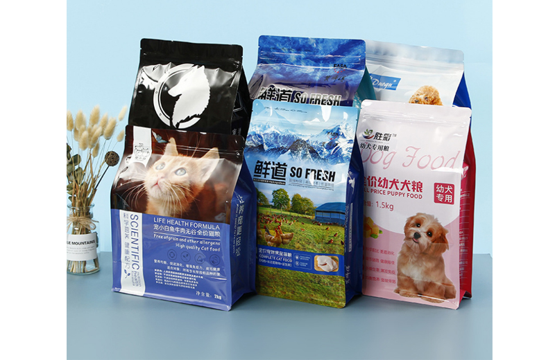 Customized block bottom bag for cat food packaging with zipper