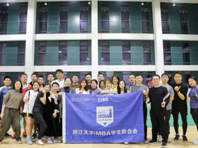 行在ZIBS丨激扬青春力量，iMBA羽毛球赛顺利举行