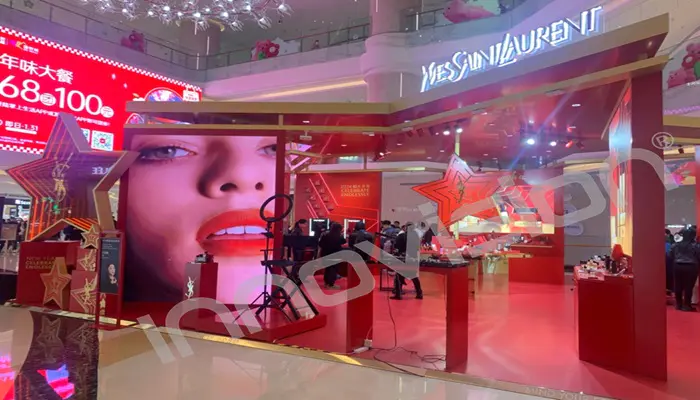 P2.5 led indendørs fast display installeret i luksuskædens showroom i Shenzhen