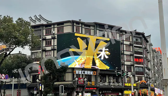 LED Outdoor Display Fixed Installation 3D Screen P7.81 in city centre of HengYang in China