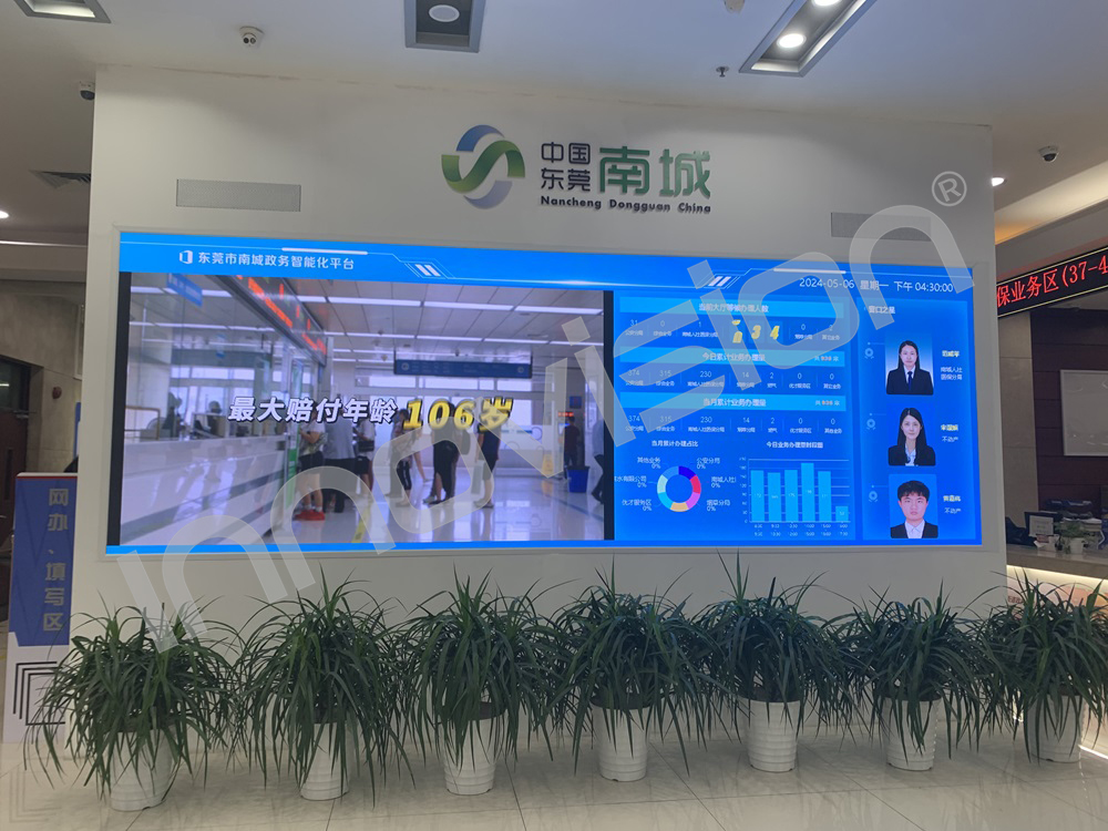 LED Indoor P2.5 Display in Public Administration Service Center in City DongGuan 